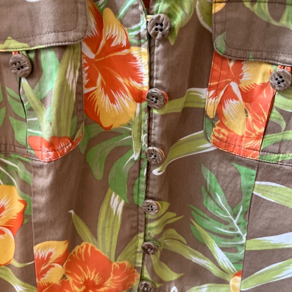 Hawaiian Cotton M Blouse with a small peplum - Picture 4 of 11